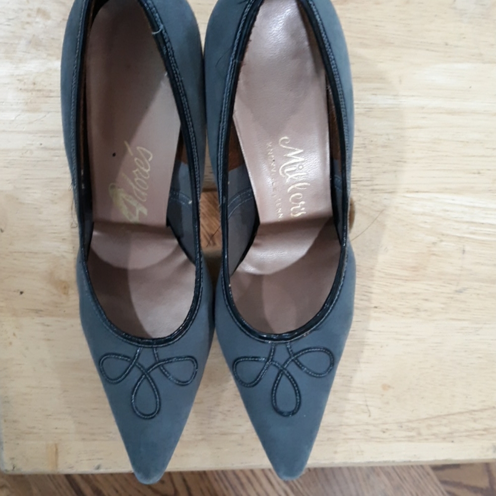 Pretty vintage gray heels